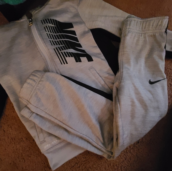 Nike Other - Nike Sweatsuit